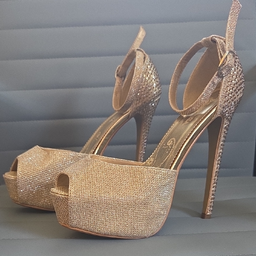 Lasonia Elegant Gold Peep-Toe Platform Heels